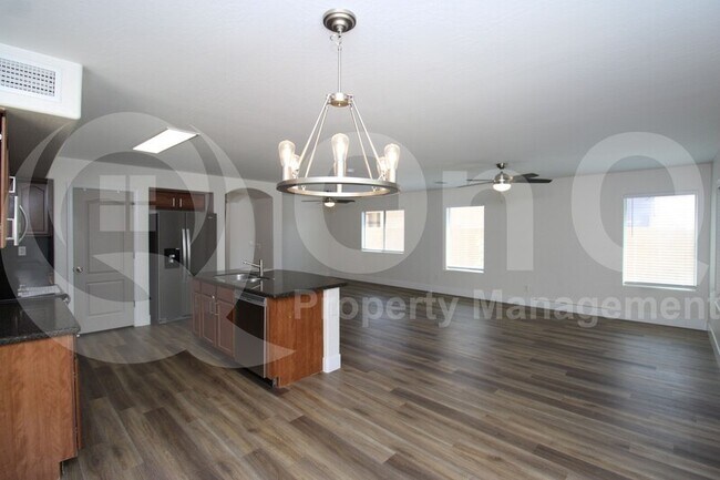 Foto del edificio - 1423 Holiday Drive