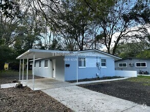Building Photo - 2428 Miss Muffet Ln W