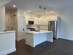 Building Photo - 17 Lily Pond Ln