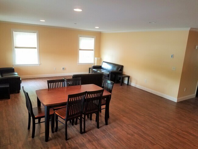 Foto del edificio - 42 Cottage Ln