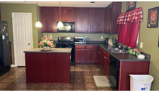 Building Photo - 13 Olivene Dr