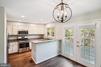 Building Photo - 1293 Quaker Hill Dr