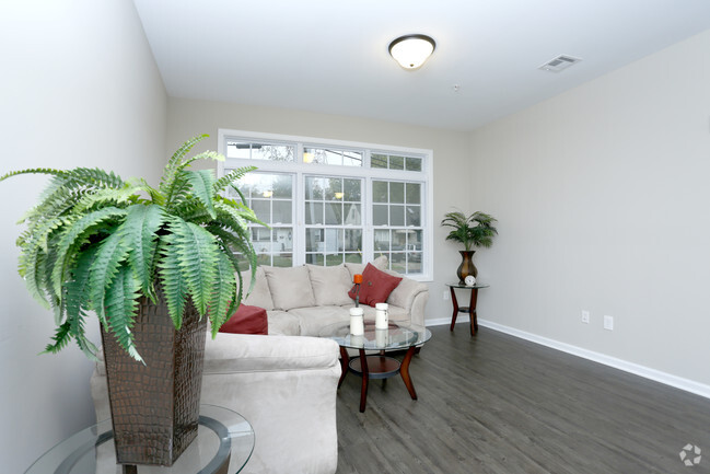 Living Room - Brookside Court At Rahway