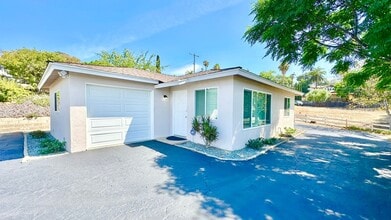 Building Photo - 204 Avalon Dr