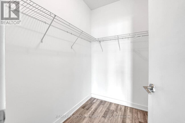 Building Photo - 20 Bruyeres Mews