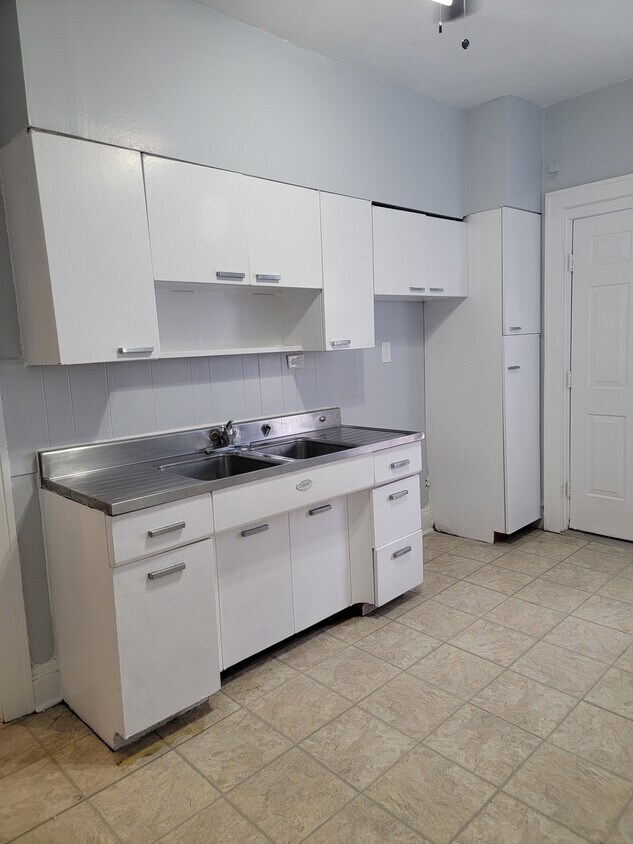 Foto principal - 16500 Detroit Ave
