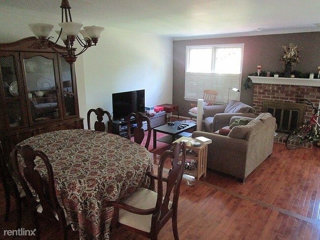 Building Photo - 10104 Ebenshire Ct