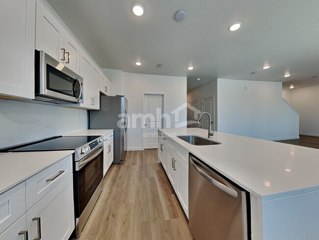 Foto del edificio - 9716 W Parkway Dr