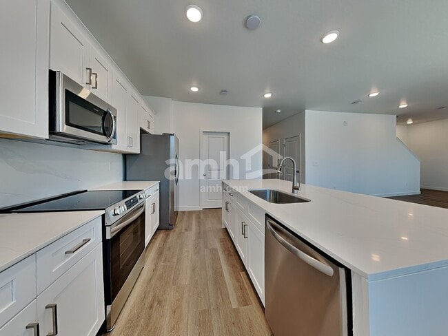 Building Photo - 9817 W Parkway Dr