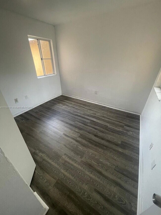 Foto del edificio - 609 SW 10th St
