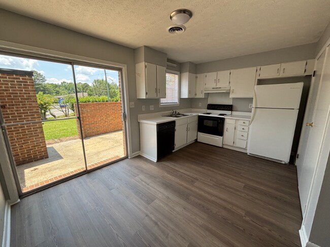 Foto del edificio - 110 Townhouse Dr