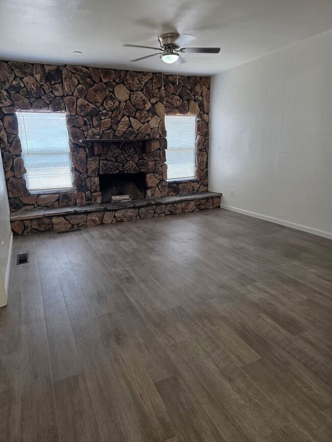 Building Photo - Countryside Home + Studio For Rent - 4 Total Bdrms+ 2 Bath