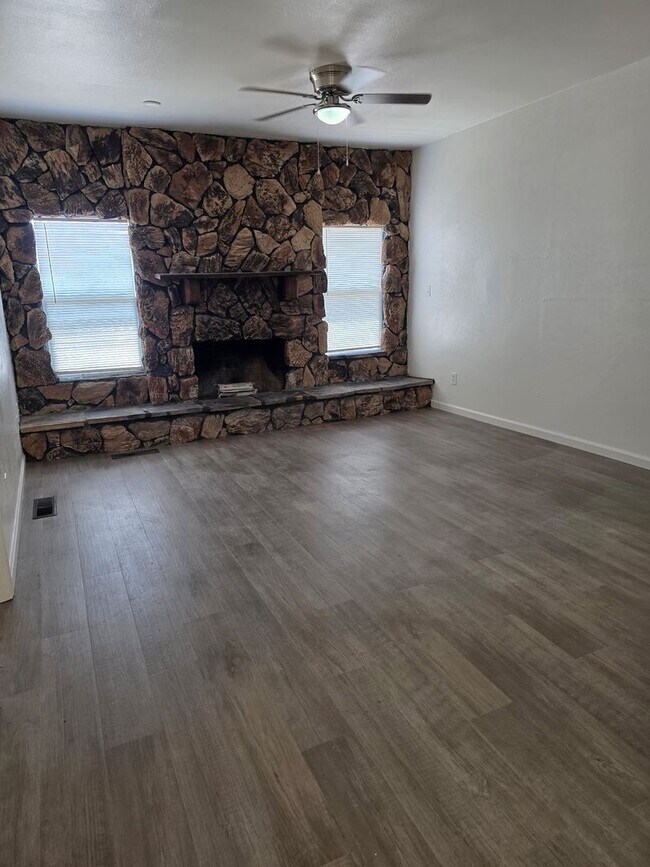 Foto del edificio - Countryside Home + Studio For Rent - 4 Total Bdrms+ 2 Bath