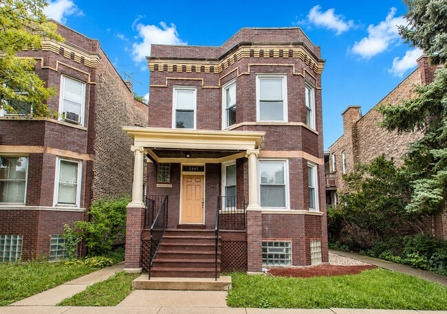 Building Photo - 2305 N Avers Ave