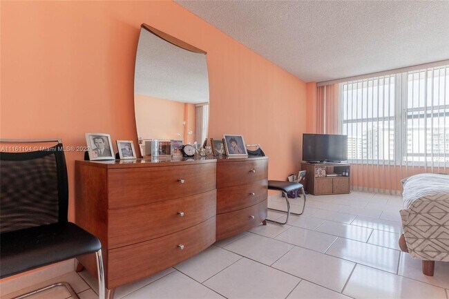 Building Photo - 3800 S Ocean Dr