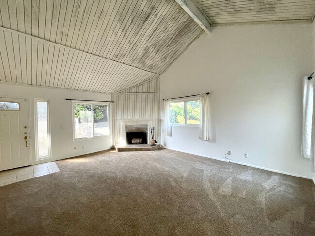 Building Photo - Large 3B/2BA Home in Chula Vista w/ Parkin...
