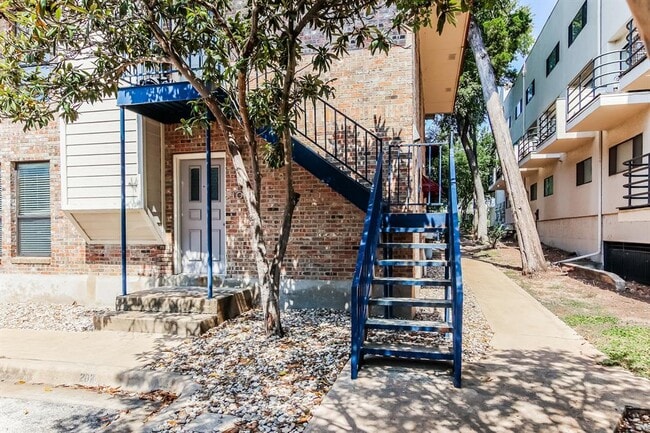 Foto del edificio - 1404 Norwalk Ln