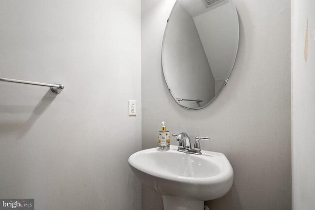 Building Photo - 2593 Eastbourne Dr