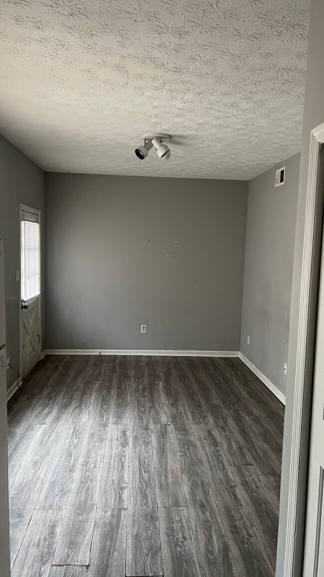 Foto del edificio - 326 E High St