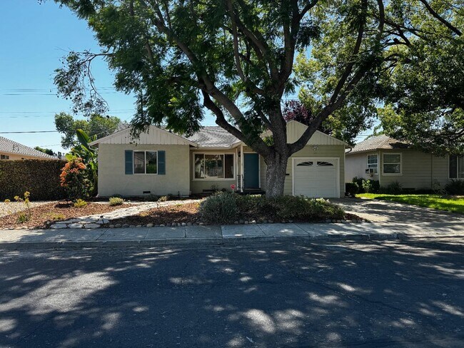 Building Photo - 722 Armanini Ave