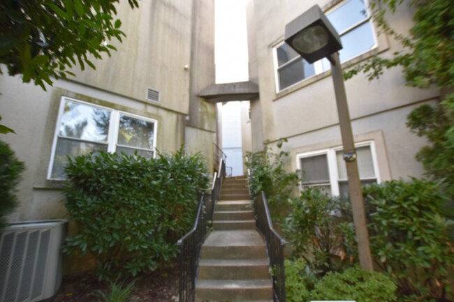 Building Photo - 33 Franklin Ave