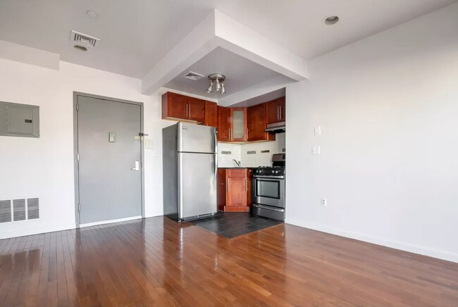 Foto del edificio - 1086 Broadway