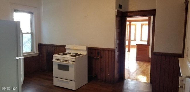 Building Photo - 3 br, 1 bath  - 31 Freeland St Apt 3