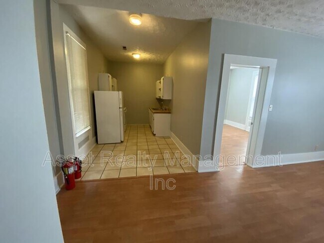 Building Photo - 1020 Oak Ave