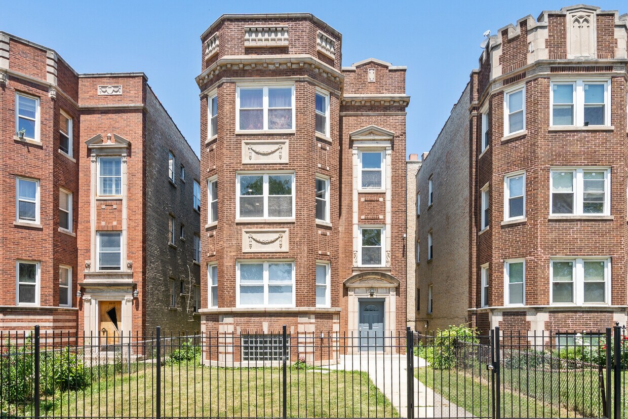 Primary Photo - 3912 W Argyle St