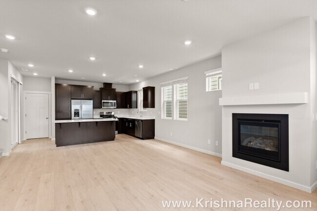 Foto del edificio - Beautiful *NEW CONSTRUCTION* 4 BD* 2.5 BA*...