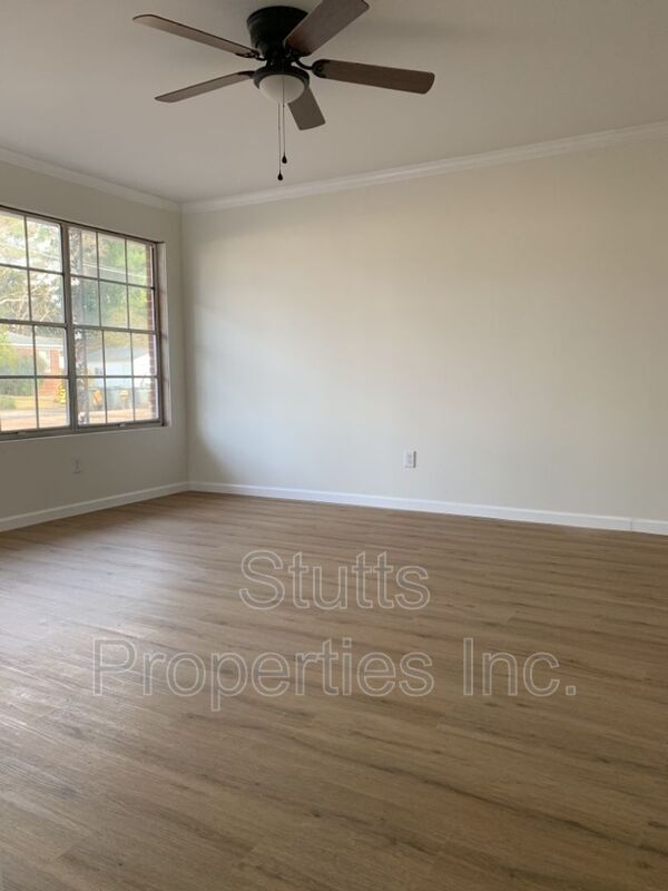 Building Photo - 927 Sherrod Ave