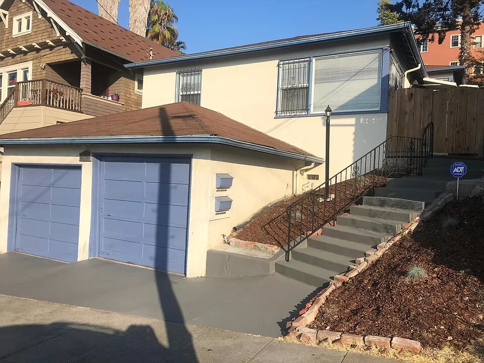 Primary Photo - 2716 19th Ave