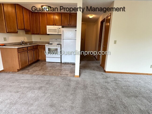 Foto del edificio - Longfellow Top Floor Apartment, Blocks Fro...
