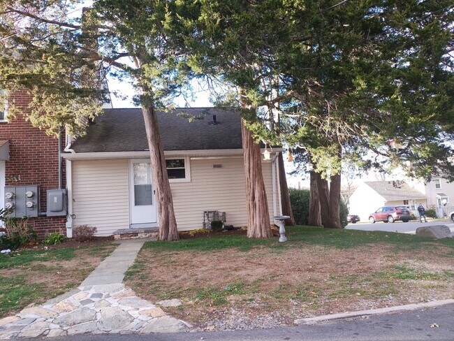 Foto del edificio - 48 Dupont Pl