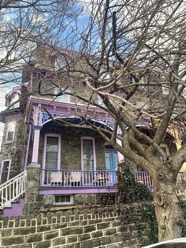Building Photo - 127 Sumac St