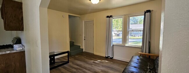 Foto del edificio - 1318 N Burbank Ave