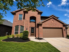 Building Photo - 15618 Whisper Woods Dr
