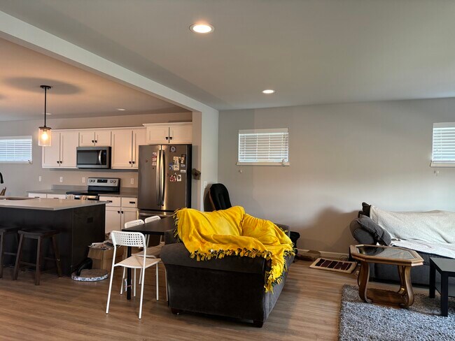 Foto del edificio - 631 Hillcrest Dr