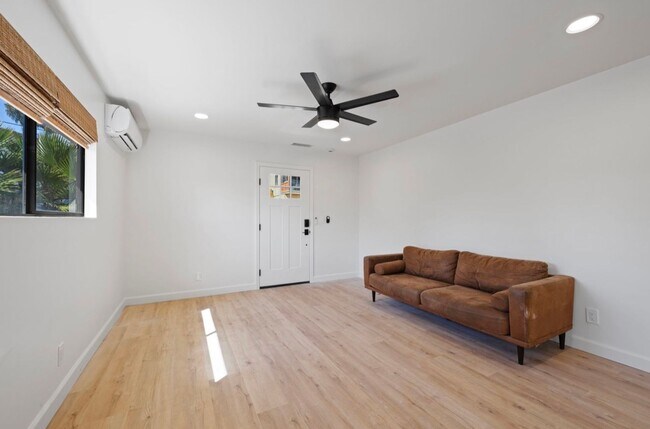 Foto del edificio - 1 Bedroom 1 Bathroom Studio in Pacific Beach.