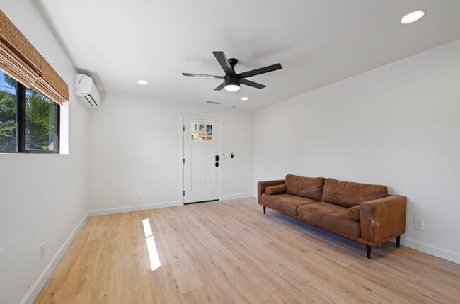 Building Photo - 4885 Randall St