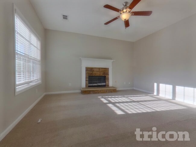 Building Photo - 2054 Laird Rd