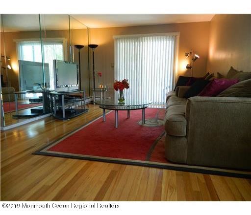 Foto del edificio - 400 Cranbury Rd