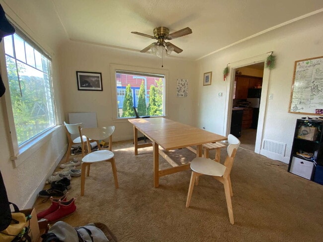 Building Photo - Centrally Located 3-Bed, 1-Bath Home with ...