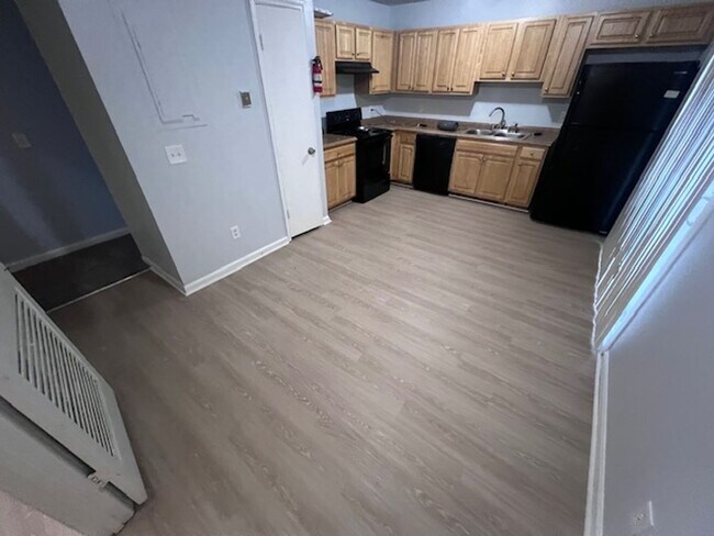 Foto del edificio - Move In Ready Spacious & Beautiful 3 Bedroom Duplex Unit Available!!!