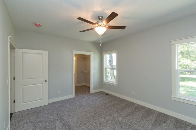Building Photo - 4603 Hutchison St