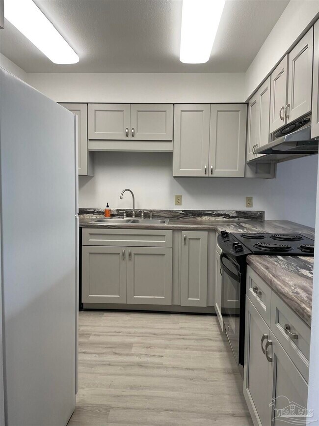 Foto del edificio - 9928 Fairway Villas Ln