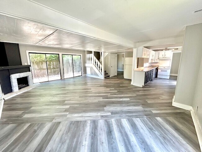 Foto del edificio - 4216 Chalet Cir NW