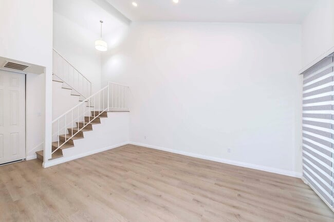 Building Photo - 2423 Coventry Cir