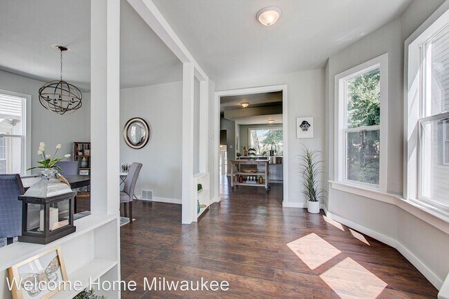 Building Photo - 3 br, 2.5 bath House - 1624 E Belleview Pl