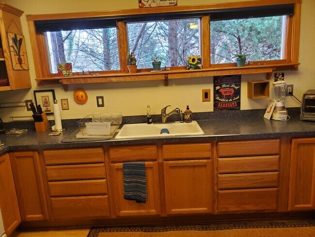 Kitchen - 48 Holly Hill Dr